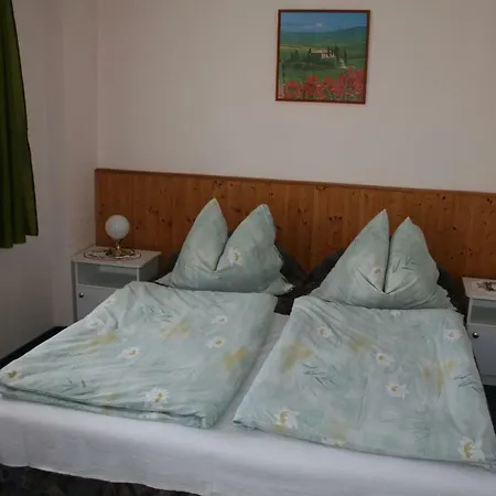 One-bedroom In I *
